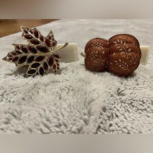 B&BW fall wall flowers